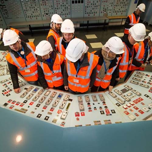Pour un secteur aussi sensible que le nucléaire, la fiabilité de nos casques a été indispensable pour la protection des ouvriers exposés à des risques élevés, représentant le sommet de la technologie et de la sécurité nucléaire.