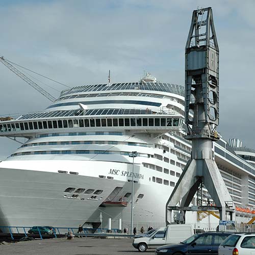 Construction du MSC Splendida, navire de 333 mètres de long, pouvant accueillir plus de 4000 passagers et 1300 membres d’équipage.