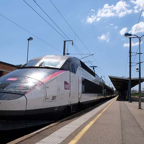 Nos casques ont accompagné les équipes tout au long de ce projet ferroviaire révolutionnaire, garantissant la sécurité sur les chantiers de grande envergure.