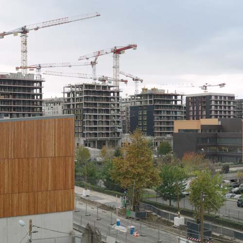 Situé en Seine-Saint-Denis, destiné à accueillir 15.000 athlètes et officiels. Ce village sera transformé en quartier résidentiel après les jeux.